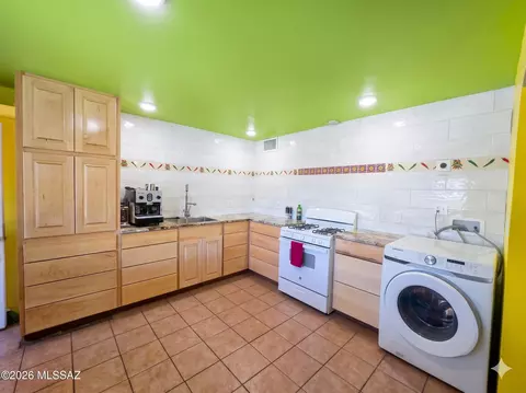 3866 Edison Pl, Tucson, AZ 85716