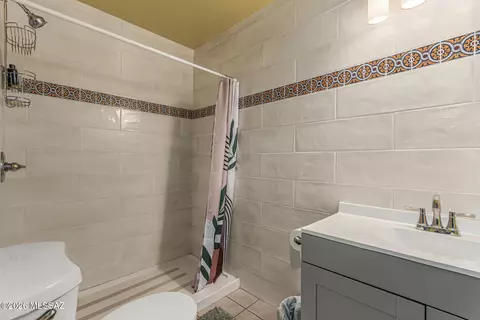 Bath - 3866 Edison Pl, Tucson, AZ 85716 photo 1 of 2