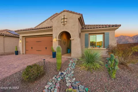 795 E Romsdalen Rd, Oro Valley, AZ 85755