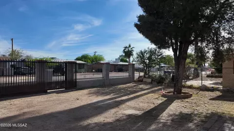 Exterior - 3723 E March Pl, Tucson, AZ 85713 photo 4 of 15