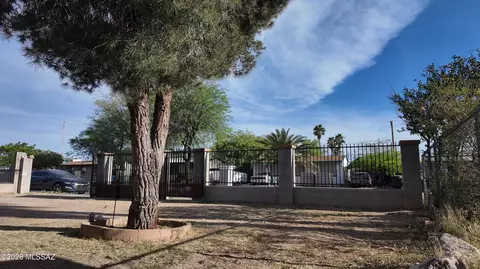 Exterior - 3723 E March Pl, Tucson, AZ 85713 photo 5 of 15