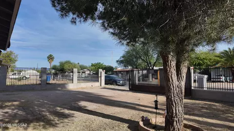 Exterior - 3723 E March Pl, Tucson, AZ 85713 photo 6 of 15