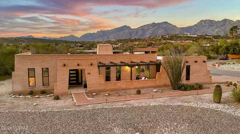 6555 E Cll De Amigos, Tucson, AZ 85750