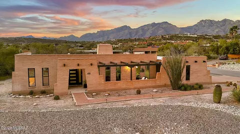 6555 E Cll De Amigos, Tucson, AZ 85750