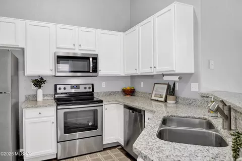 Kitchen - 7757 S Precious Opal Dr, Tucson, AZ 85747 photo 3 of 4