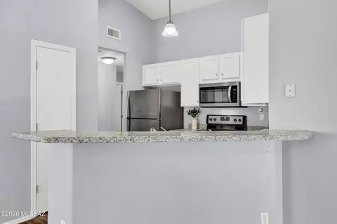 Kitchen - 7757 S Precious Opal Dr, Tucson, AZ 85747 photo 1 of 4
