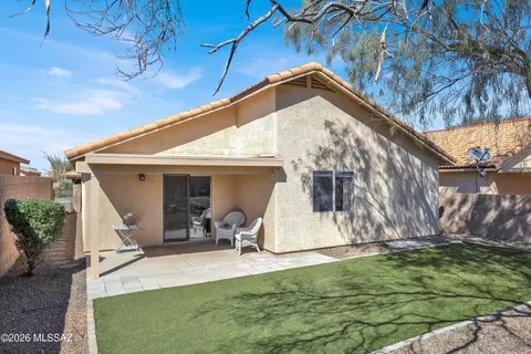 Exterior - 7757 S Precious Opal Dr, Tucson, AZ 85747 photo 4 of 7