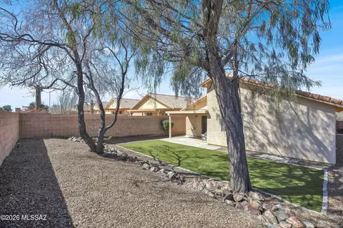 Exterior - 7757 S Precious Opal Dr, Tucson, AZ 85747 photo 7 of 7