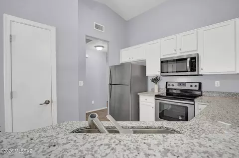 Kitchen - 7757 S Precious Opal Dr, Tucson, AZ 85747 photo 2 of 4