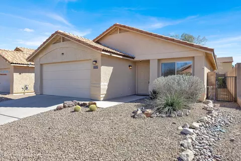 Exterior - 7757 S Precious Opal Dr, Tucson, AZ 85747 photo 2 of 7