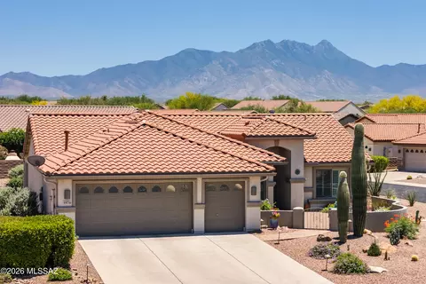 976 N Night Heron Dr, Green Valley, AZ 85614