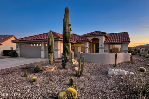 976 N Night Heron Dr, Green Valley, AZ 85614