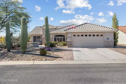 1547 N Buttes Dr, Green Valley, AZ 85614