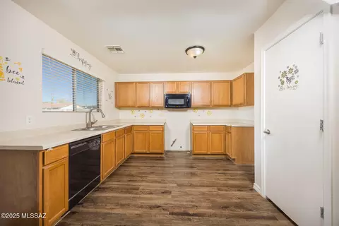 8296 W Redshank Dr, Tucson, AZ 85757