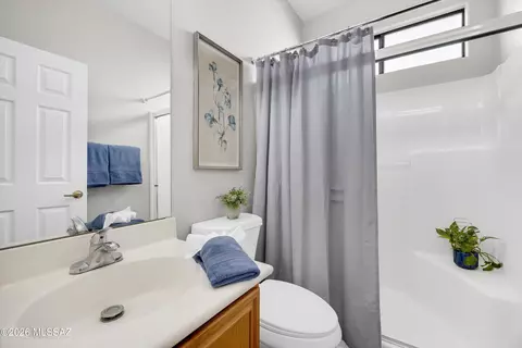 Bath - 8584 S Magellan Dr, Tucson, AZ 85756 photo 2 of 2