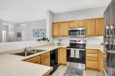 Kitchen - 8584 S Magellan Dr, Tucson, AZ 85756 photo 3 of 4