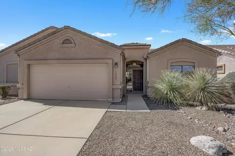 Exterior - 8584 S Magellan Dr, Tucson, AZ 85756 photo 2 of 9