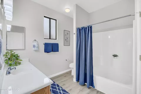Bath - 8584 S Magellan Dr, Tucson, AZ 85756 photo 1 of 2