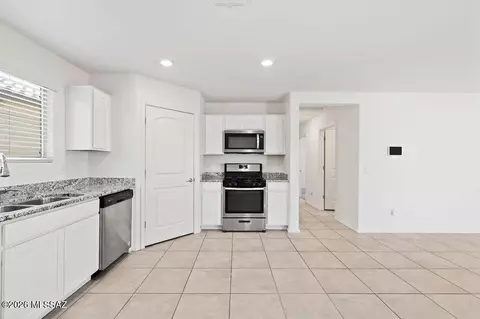 Kitchen - 13173 E Iron Chief Dr, Tucson, AZ 85747 photo 2 of 2