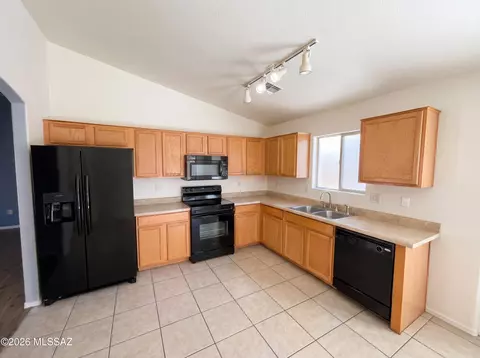 Kitchen - 7876 S Baja Stone Ave, Tucson, AZ 85756 photo 1 of 2