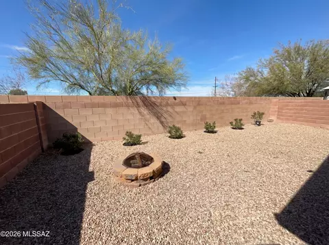 Exterior - 7876 S Baja Stone Ave, Tucson, AZ 85756 photo 3 of 3