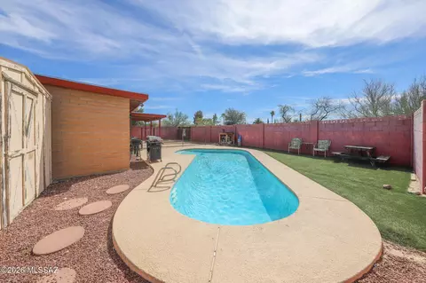 Exterior - 2210 E Oregon St, Tucson, AZ 85706 photo 9 of 10