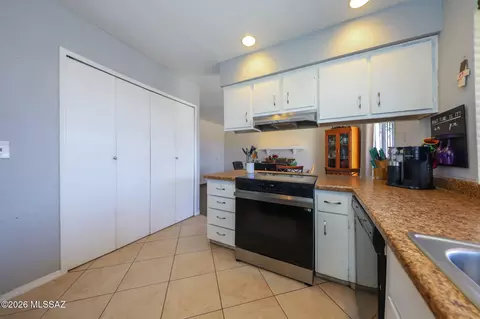 Kitchen - 2210 E Oregon St, Tucson, AZ 85706 photo 3 of 5