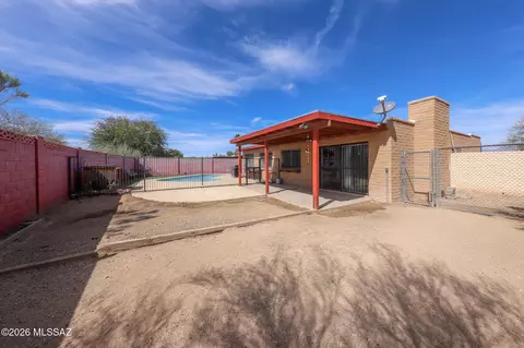 Exterior - 2210 E Oregon St, Tucson, AZ 85706 photo 4 of 10