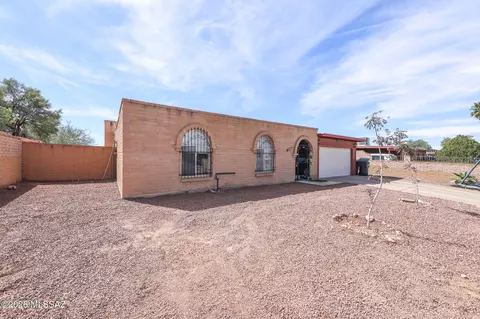 Exterior - 2210 E Oregon St, Tucson, AZ 85706 photo 2 of 10
