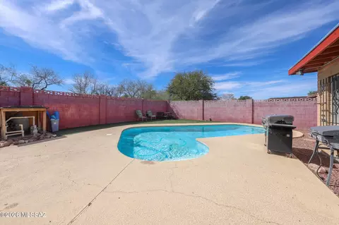 Exterior - 2210 E Oregon St, Tucson, AZ 85706 photo 5 of 10