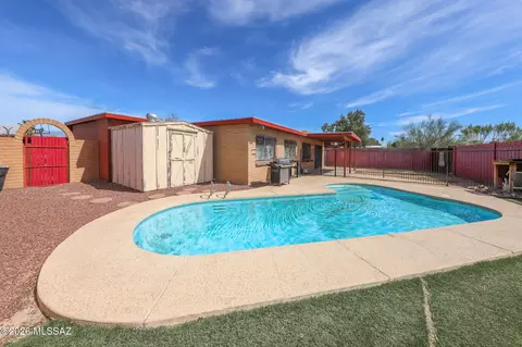 Exterior - 2210 E Oregon St, Tucson, AZ 85706 photo 8 of 10
