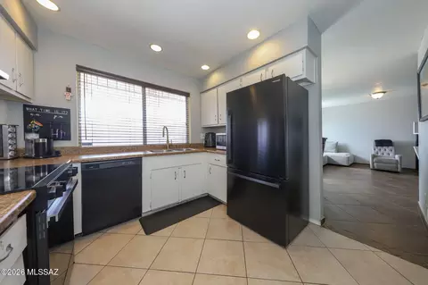 Kitchen - 2210 E Oregon St, Tucson, AZ 85706 photo 4 of 5