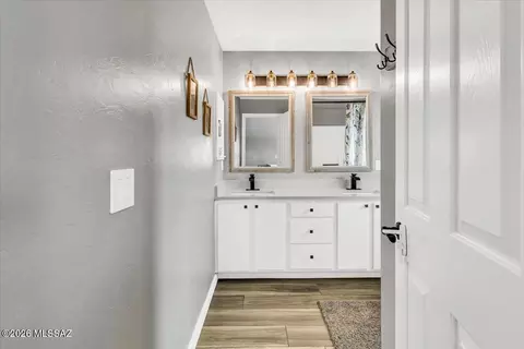 Bath - 17686 W Star Cluster Pl, Marana, AZ 85653 photo 2 of 4