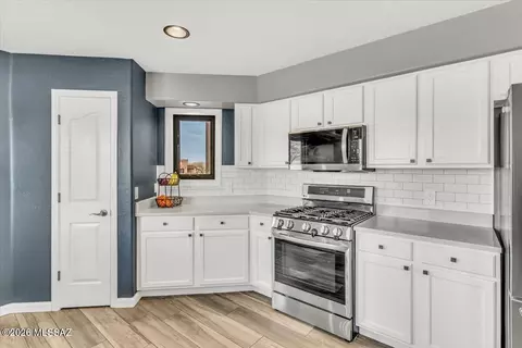 Kitchen - 17686 W Star Cluster Pl, Marana, AZ 85653 photo 4 of 4