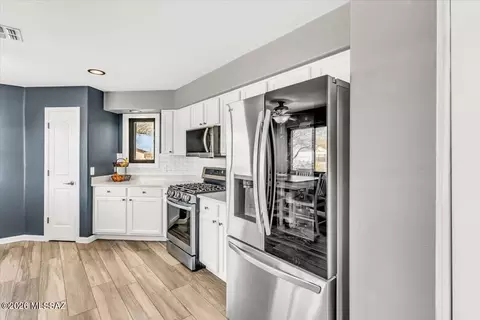 Kitchen - 17686 W Star Cluster Pl, Marana, AZ 85653 photo 3 of 4