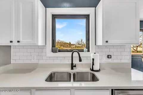 Kitchen - 17686 W Star Cluster Pl, Marana, AZ 85653 photo 2 of 4