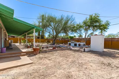 Exterior - 5702 E 6th St, Tucson, AZ 85711 photo 6 of 8