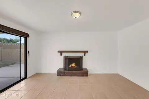 Living - 9521 E 29th St, Tucson, AZ 85748 photo 5 of 8