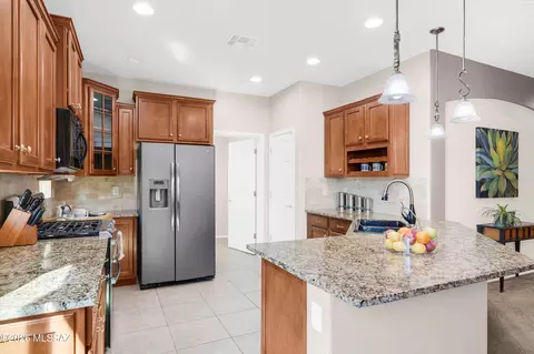 Kitchen - 13914 E Carruthers St, Vail, AZ 85641 photo 1 of 6