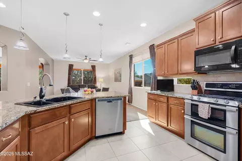 Kitchen - 13914 E Carruthers St, Vail, AZ 85641 photo 5 of 6