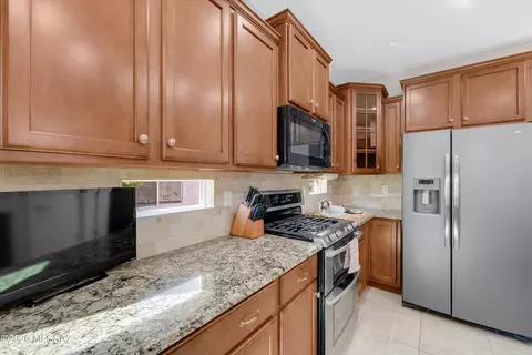 Kitchen - 13914 E Carruthers St, Vail, AZ 85641 photo 4 of 6