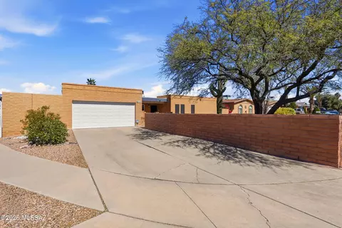 9209 E Baker St, Tucson, AZ 85710