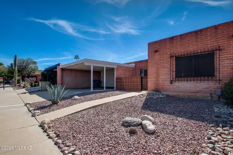 121 W Vista Grande Dr, Tucson, AZ 85704