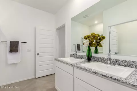 Bath - 6211 E Campolina Trl, Tucson, AZ 85756 photo 2 of 3