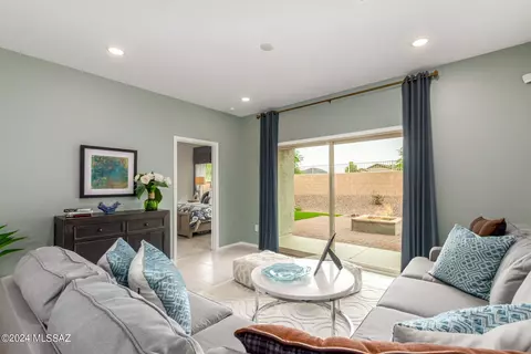 Living - 6211 E Campolina Trl, Tucson, AZ 85756 photo 3 of 3