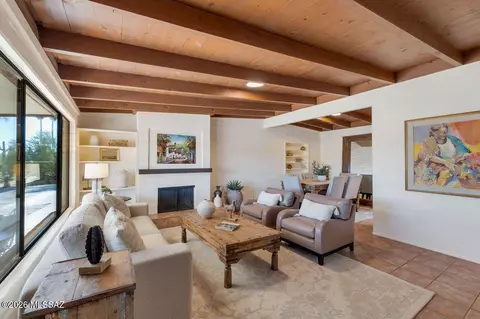 7019 N Magic Ln, Tucson, AZ 85704