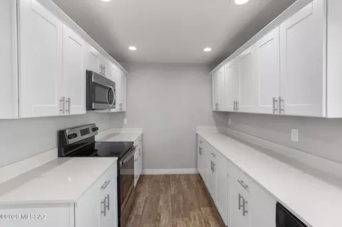 Kitchen - 8931 E 7th St, Tucson, AZ 85710 photo 2 of 4