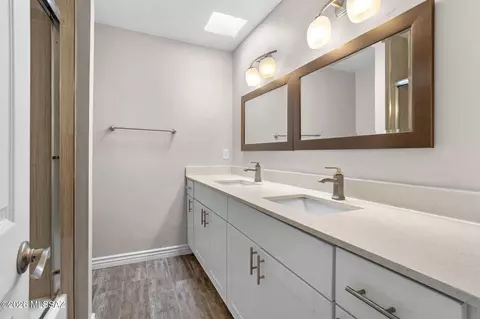 Bath - 8931 E 7th St, Tucson, AZ 85710 photo 3 of 4