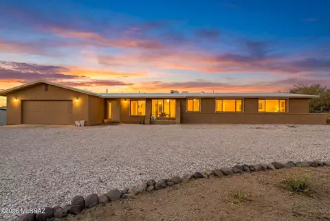 210 W Meadowbrook Dr, Oro Valley, AZ 85704
