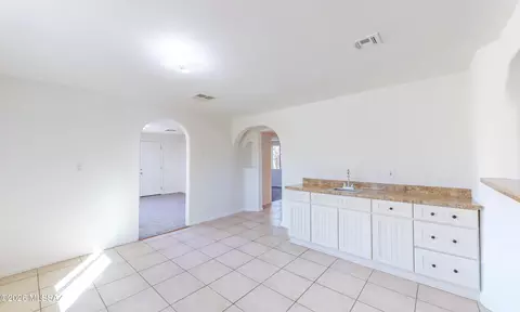Entry Way - 908 E Graybill Dr, Tucson, AZ 85719 photo 1 of 2